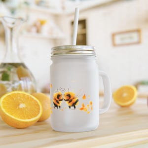 Bee-Themed Mason Jar Drink Glass, Cute Honeybee Cup, Summer Party Essential, Nature Lover Gift, Eco-Friendly Beverage Container
