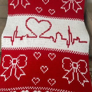 Valentine Heart Blanket Pattern: Chunky Finger Knitting DIY (PDF)