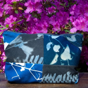 Stoffen cyanotype patchwork zakje met rits in bruin en blauw