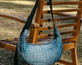 Bolso bandolera de sarga azul, tejido a mano y teñido a mano