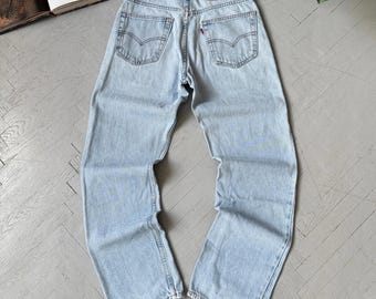 Vintage jaren 90 Levi's 505 jeans heren 32 x 30 lichtblauwe wassing, normale rechte pasvorm