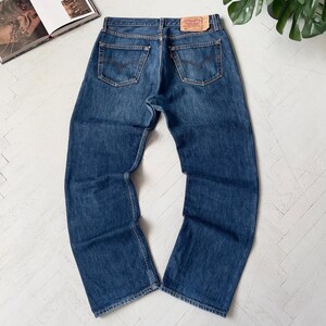Vintage Levis 501 Jeans Mens Blue Denim Straight Leg 90s Classic Button Fly Pants