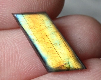 Gele Finse spectroliet cabochon, Finland labradoriet, met de hand gepolijst voor sieraden