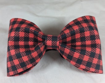 Buffalo Plaid pet, dog or cat bow tie. Especially suited for Christmas.