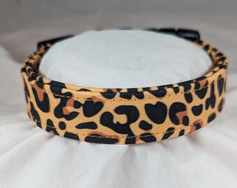 Leopard spots collar for dogs, cats or pets.