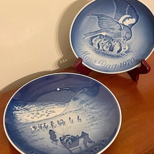 Set of 2 Vintage Bing & Grondahl Copenhagen Plates Mother&#39;s Day 1970 Christmas in Greenland Plate Blue and White Plate