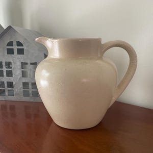 Vintage WWII Devonmoor Pottery Earthenware Jug White Flower Vase Jug Vintage Decor Home Decor Retro 1940s Kitchen Cottage Decor Vase Gift