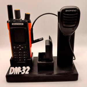 Baofeng DM-32 / UV-32 Desktop Radio Stand – Custom Call Sign Mic Holder 3D Printed PETG