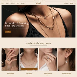 Può includere: Pagina iniziale del sito Web con gioielli in oro. La sezione superiore mostra il logo Werk, la navigazione e un banner con il testo "Personalized Featuring First-Rate Designs". Sotto ci sono immagini di prodotti di anelli, collane e orecchini.