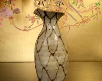 ヴィンテージの日本製陶器花瓶 | 金箔を施した虹色仕上げ | 高さ7.28