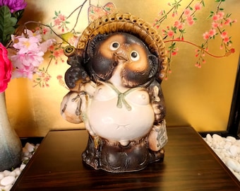 備前焼　たぬきの顔彫刻 夫婦狸飾り入　たぬきコレクター　狸グッズ　花瓶　壺 備前焼 夫婦狸飾り入狸壺 飾り壺 華道具 置物 陶器 陶芸 花瓶