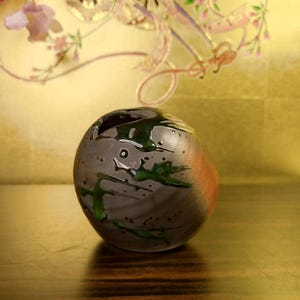 Japanse Arita Ware Ikebana-vaas | Unieke handgemaakte knopvaas | Geglazuurde keramische kunst | Uniek decoratiestuk