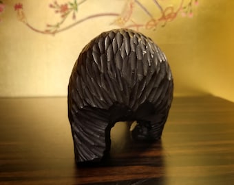 魅力的なヴィンテージの日本の手彫りの熊と鮭 – 北海道民芸品 – 448.5g
