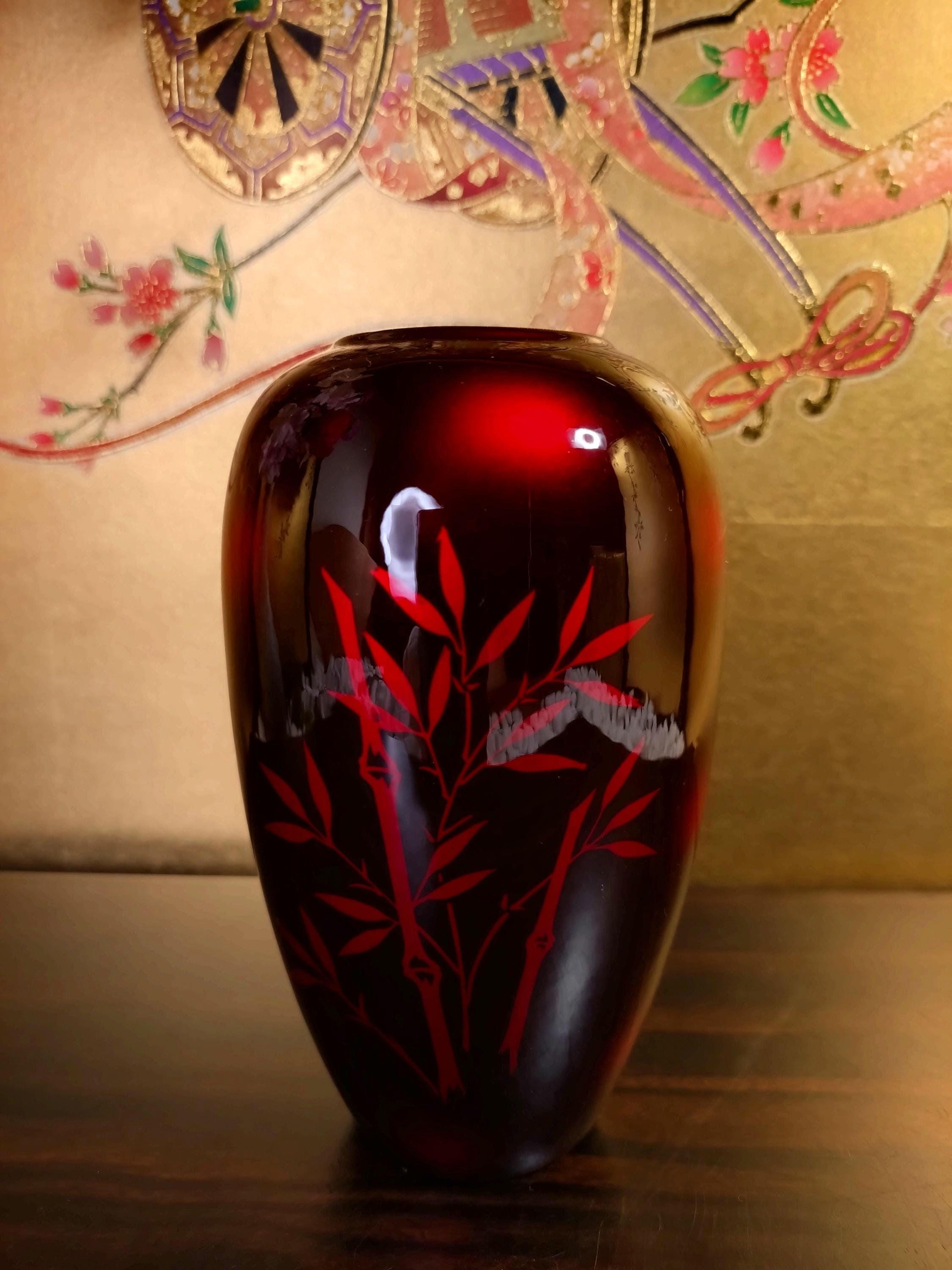 Vintage Tamamushi Lacquer Vase: Iridescent Urushi Art, Red Bamboo