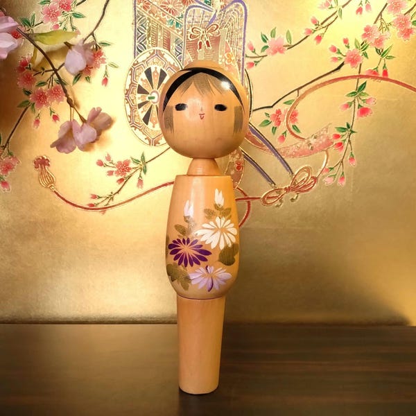Vintage Japanese Kokeshi Doll with Hand-Painted Floral Kimono – Signed by Akira – 9.4" Tall