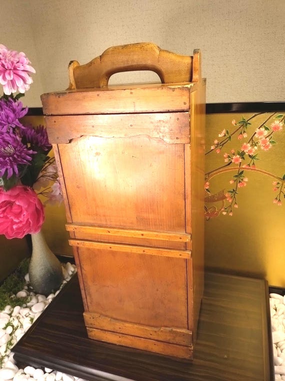 Vintage Japanese Okamochi Delivery Box: Taisho Era Unagi