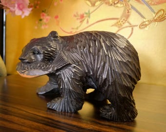 魅力的なヴィンテージの日本の手彫りの熊と鮭 – 北海道民芸品 – 448.5g