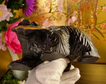 魅力的なヴィンテージの日本の手彫りの熊と鮭 – 北海道民芸品 – 448.5g