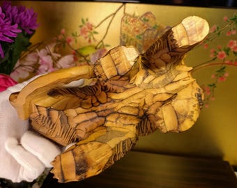 北海道のヴィンテージ木彫り：アイヌ風の熊と鮭 - Etsy 日本