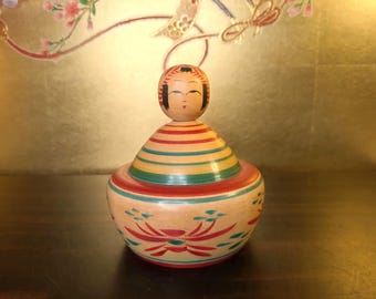 Vintage Ejiko Kokeshi de Tadao Sato, boneca japonesa de arte popular de madeira, cabeça giratória Kokeshi, decoração artesanal da era Showa