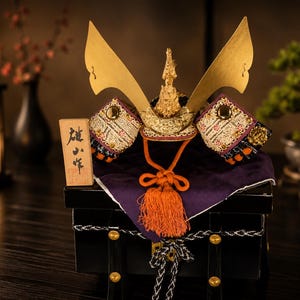 Vintage Samurai Kabuto Helmet – 1970s Dragon Crest Iron Armor, Japanese Warrior (Lacquer Box Set)