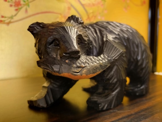 魅力的なヴィンテージの日本の手彫りの熊と鮭 – 北海道民芸品 – 448.5g