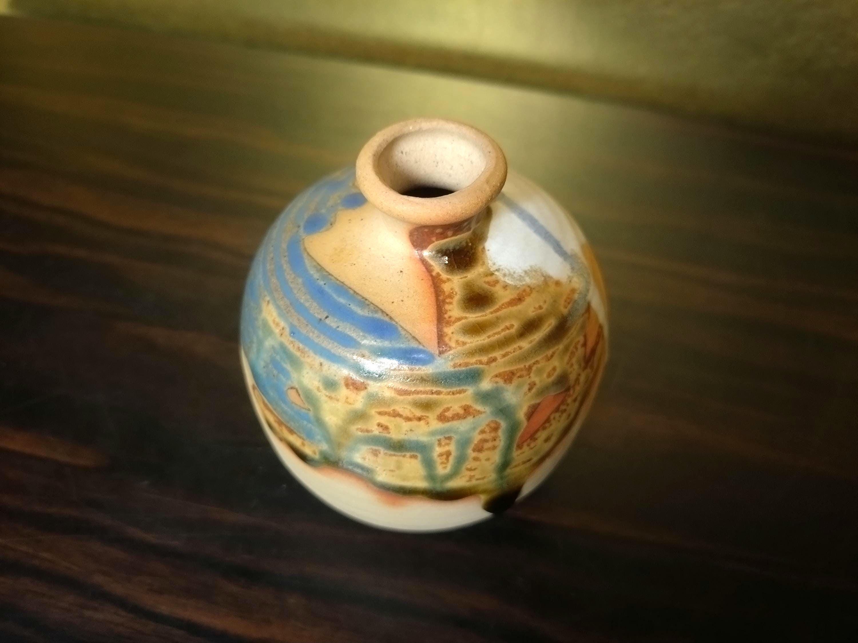 抽象的な釉薬が施された、ヴィンテージの日本製陶器製一輪挿し - Etsy 日本