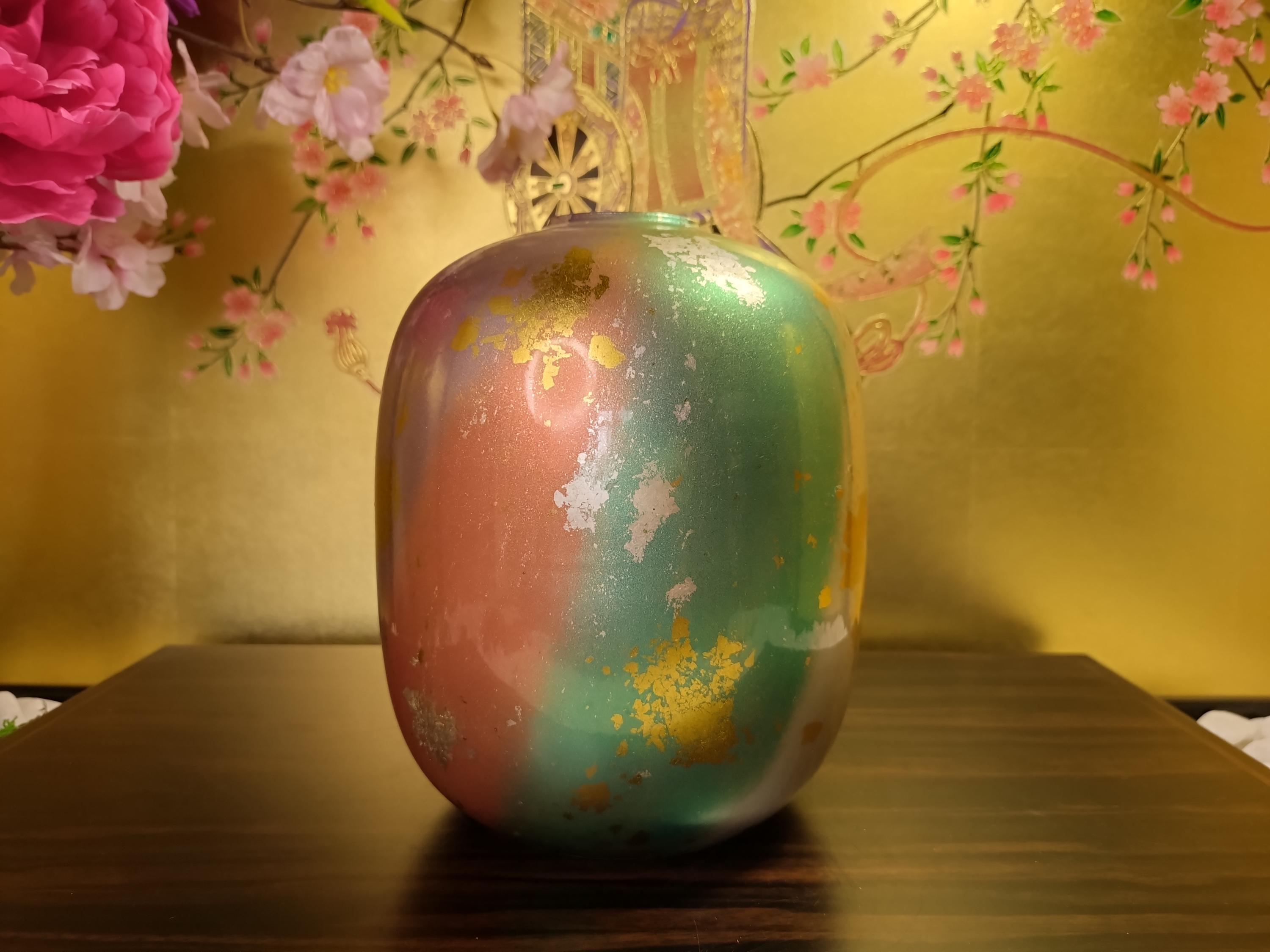 ヴィンテージの日本製陶器花瓶 | 金箔を施した虹色仕上げ | 高さ7.28