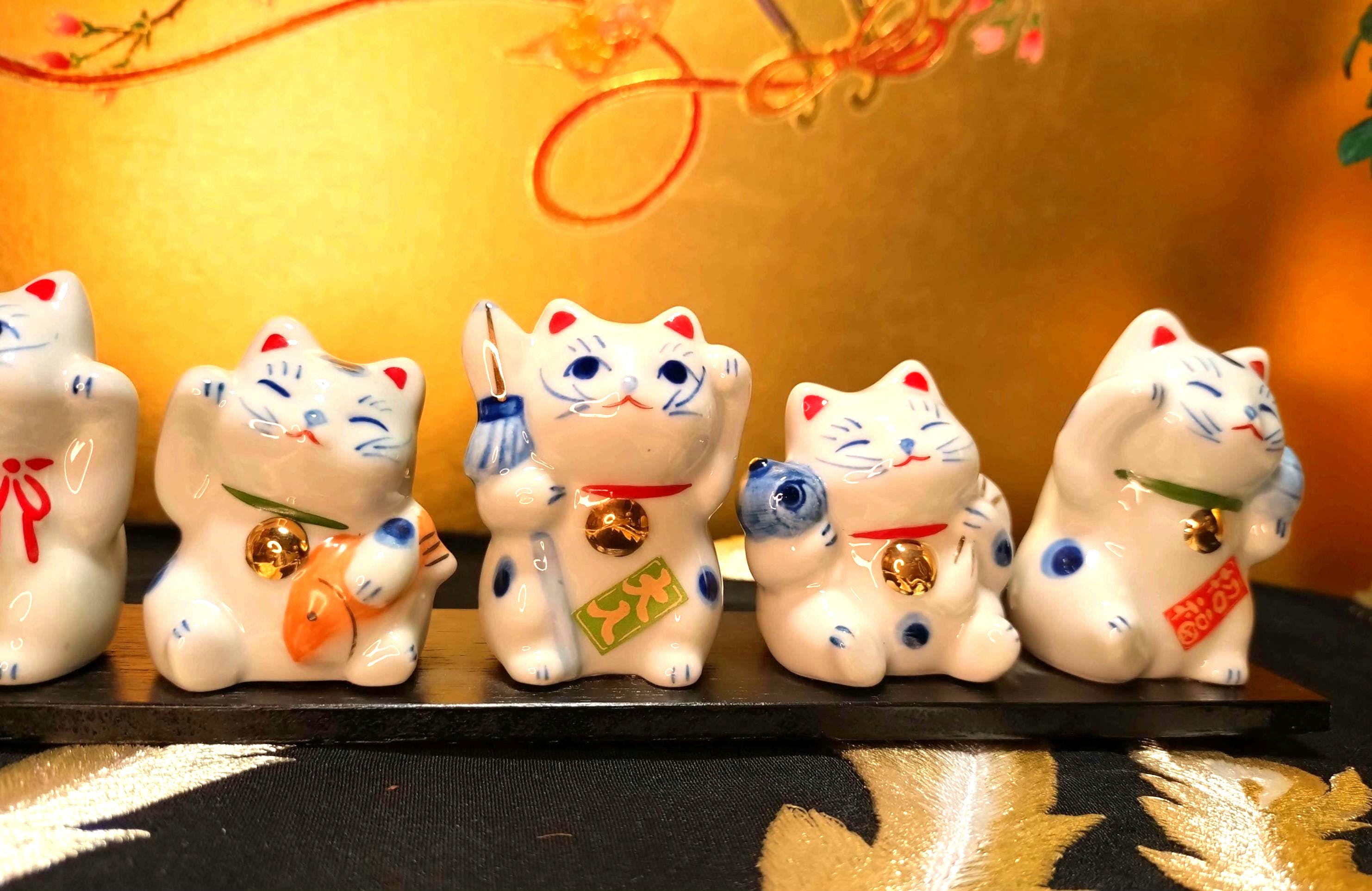 射的人形 レトロ 招き猫その他動物 288 明治時代 磁器人形 狆 チン ○ 犬 置物 招き猫 骨董 古民具