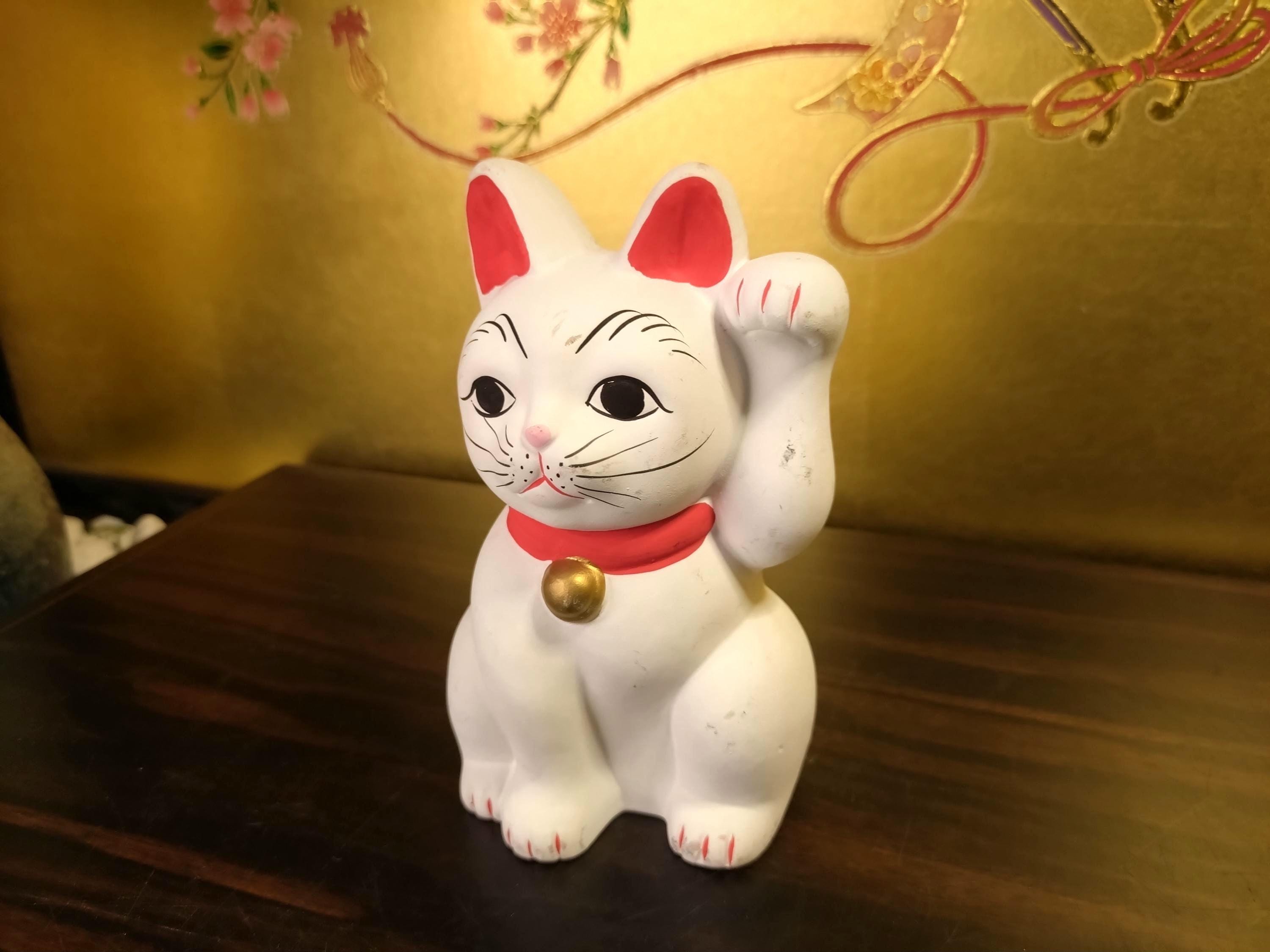 ヴィンテージ招き猫 幸運の猫：白い陶器の幸運のお守り - Etsy 日本