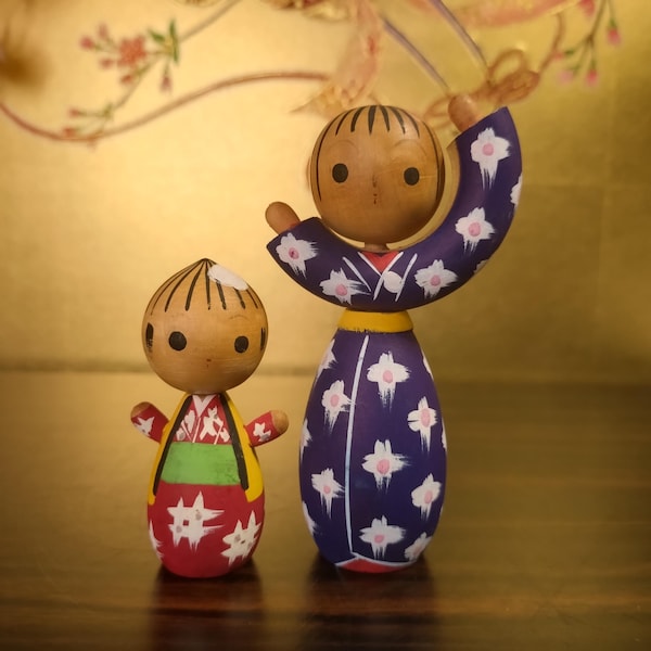 Vintage Kokeshi Doll Pair: Hand-Painted Kimono - Japanese Folk Art