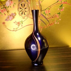 Elegant vintage Takaoka copper vase by Keiyu – blue and gold flowing design, perfect for Ikebana or home décor.
