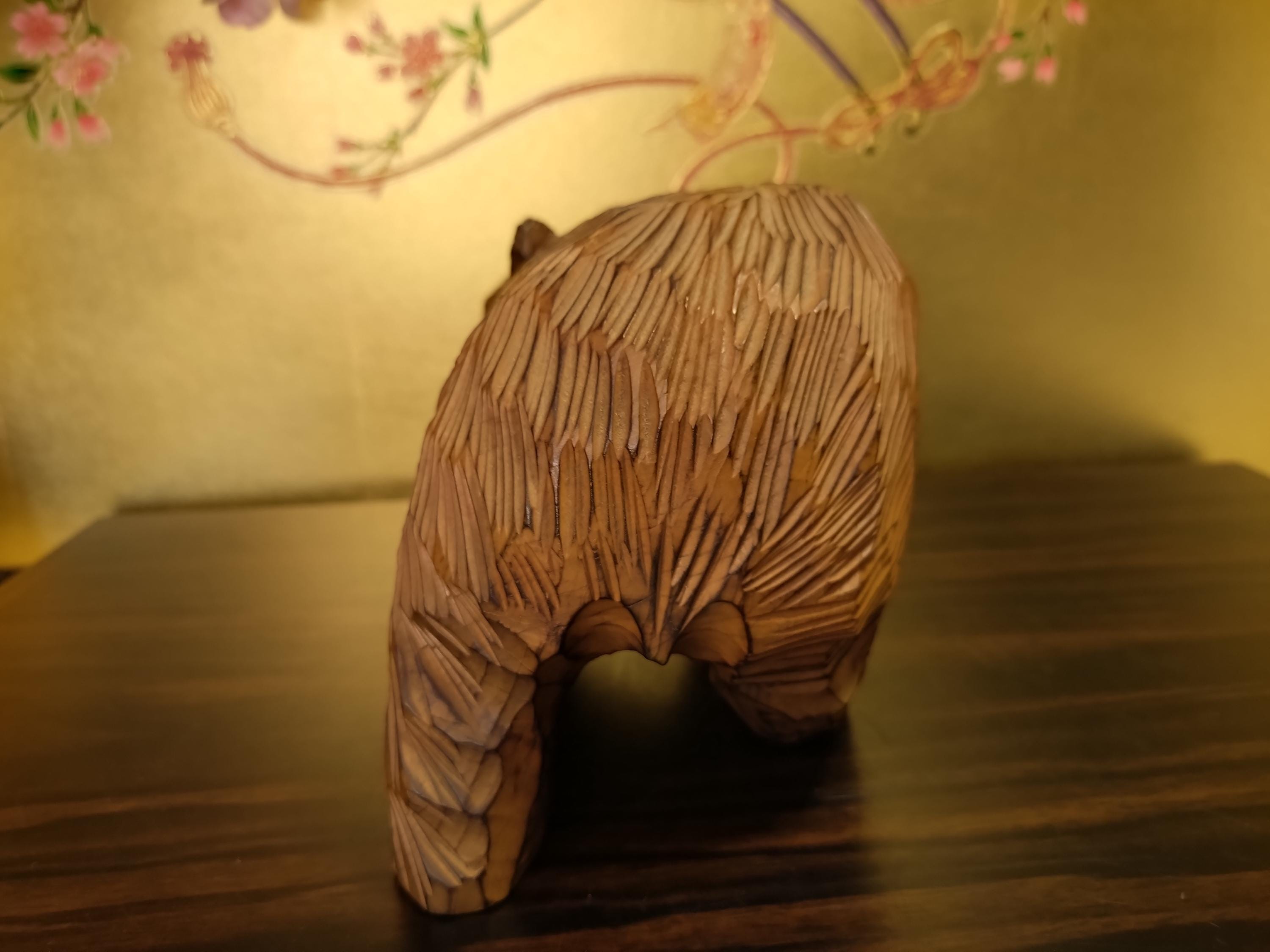 北海道のヴィンテージ木彫り：アイヌ風の熊と鮭 - Etsy 日本