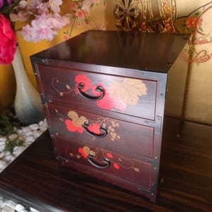美術品・アンティーク・コレクション 三段引出し 小箪笥 手描き蒔絵