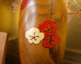 ヴィンテージ 卯三郎こけし ― 「麗春」梅花文様 サイン入り - Etsy 日本