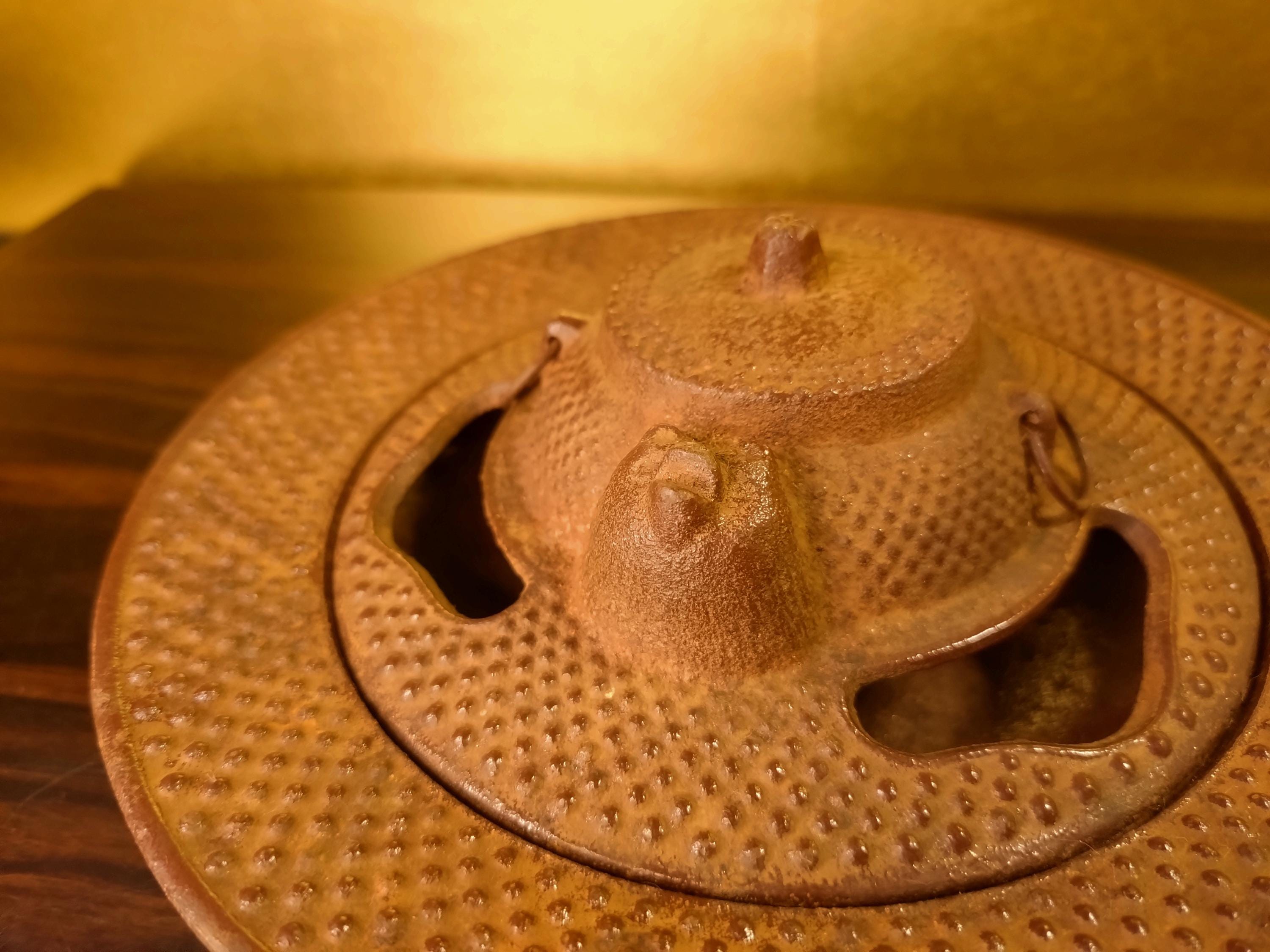 カ*ウ様 未使用　作者名不明　南部鉄器　作家物　飾り皿　灰皿　大　釜師 ヴィンテージ 岩鋳 南部鉄器 灰皿 |たぬきぶんぶく茶釜 鉄製香立て