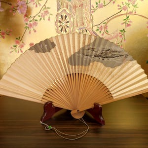 Leque dobrável japonês vintage | Sensu pintado à mão com design paisagístico