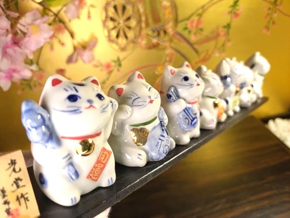 ヴィンテージ七福猫置物セット：陶器製招き猫飾り - Etsy 日本