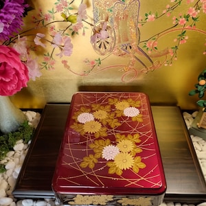 Buzón vintage japonés, obra de arte lujosa y práctica (década de 1970), impresionante degradado bermellón con motivos florales
