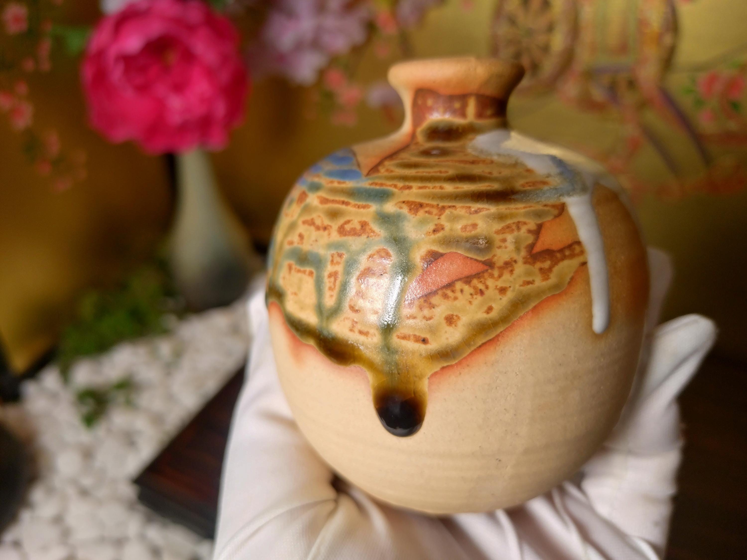 抽象的な釉薬が施された、ヴィンテージの日本製陶器製一輪挿し - Etsy 日本