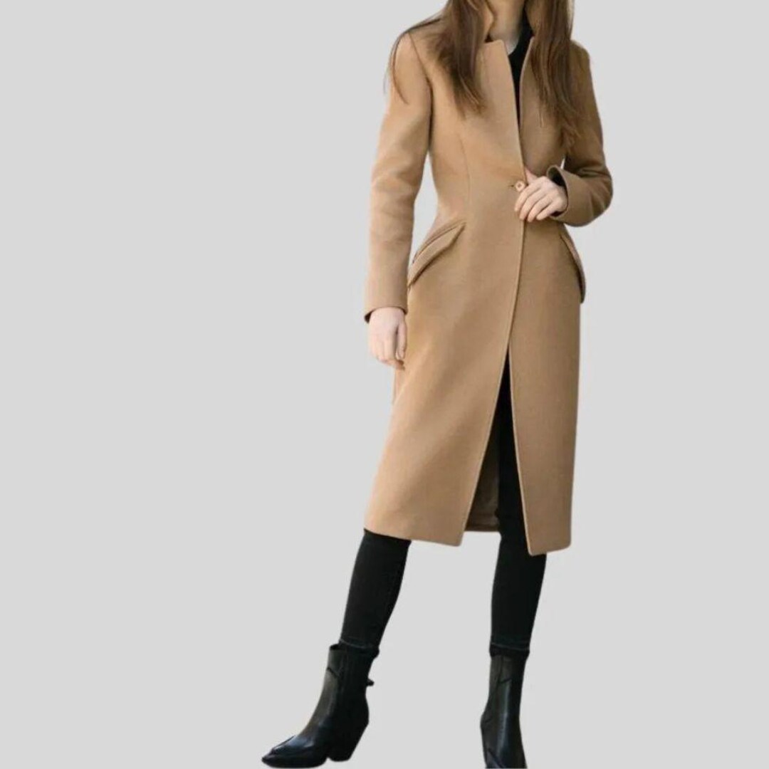 Catherine – Classic long coat with timeless charm