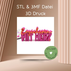 May include: A pink 3D-printed sign with the German words "Erzieherin MIT HERZ", meaning "Teacher WITH HEART", in a playful font with orange accents. The image also includes the text "STL & 3MF Datei 3D Druck" and a green circle with the text "STL/3MF Zum Download".