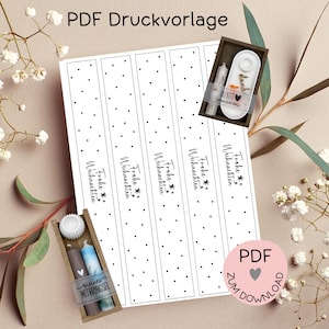 Peut inclure: Un modèle PDF imprimable en noir et blanc avec le texte "Frohe Weihnachten" et des pois. L'image comprend de petites boîtes en bois avec des bougies et le texte "kleines MITBRINGSEL" et "DU BIST wundervoll".