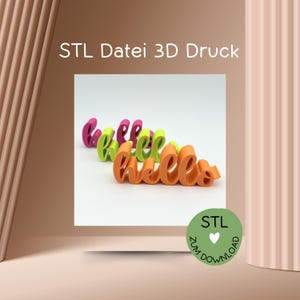Könnte beinhalten: Ein 3D-gedruckter "Hallo"-Türstopper in Orange, Grün und Pink. Das Bild enthält den Text "STL Datei 3D Druck" und einen grünen Kreis mit dem Text "STL zum Download" und einem Herzen.