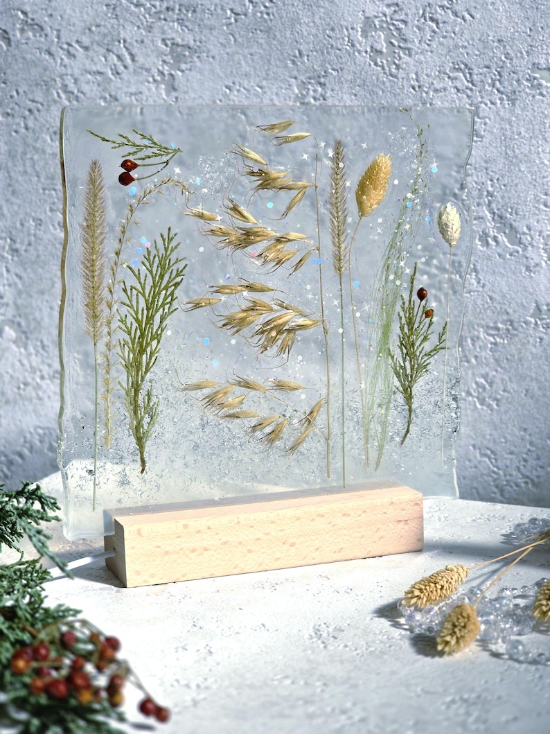 Handgjord lampa med epoxiharts för torkade örter: Botanisk LED-nattlampa bild 8