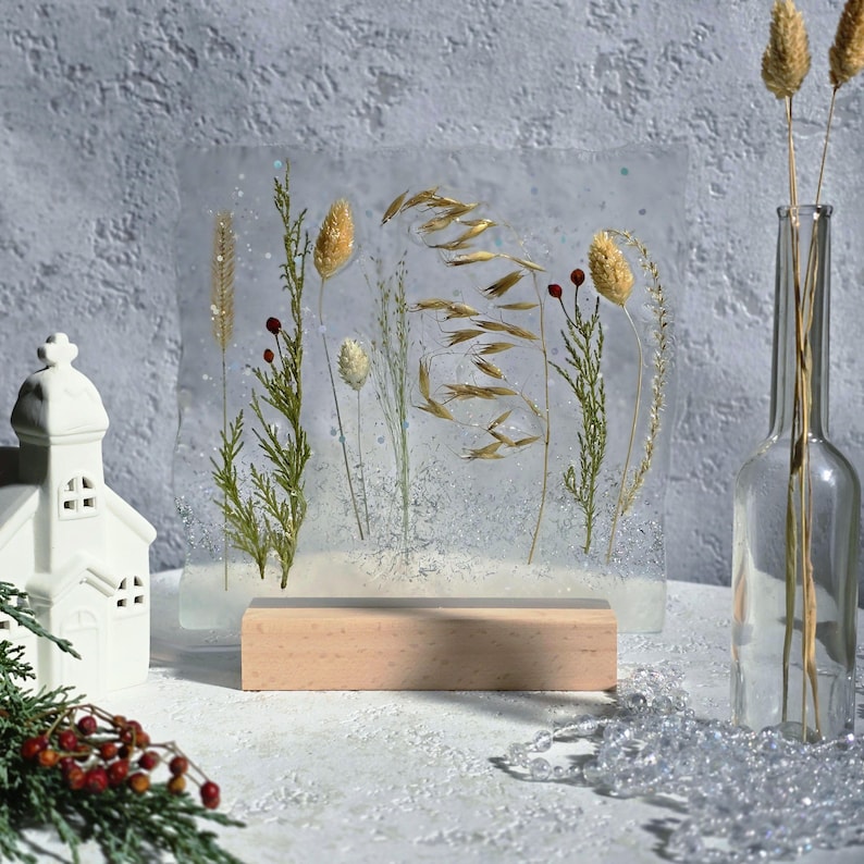 Handgjord lampa med epoxiharts för torkade örter: Botanisk LED-nattlampa bild 6