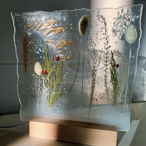 Handgjord lampa med epoxiharts för torkade örter: Botanisk LED-nattlampa bild 9