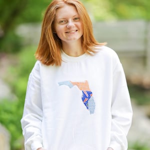 Felpa girocollo patchwork Gainesville Florida / Tessuto con licenza / Blu-Arancione / Felpa con ricamo College / Felpe con cappuccio fatte a mano / College Florida
