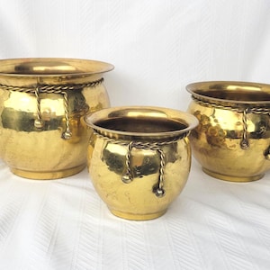 Vintage Brass Planter Set of 3, Hammered Brass Cachepot with Tassels, Hollywood Regency Boho Plant Pots, India Brass Urn Belly Bowl Set