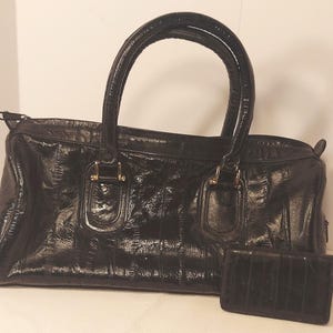 Bolso vintage de piel de anguila negra de los años 80 con asa superior y cremallera, bolsillo interior forrado de gamuza, bolso de mano para mujer, cartera pequeña a juego, hecho en Corea.